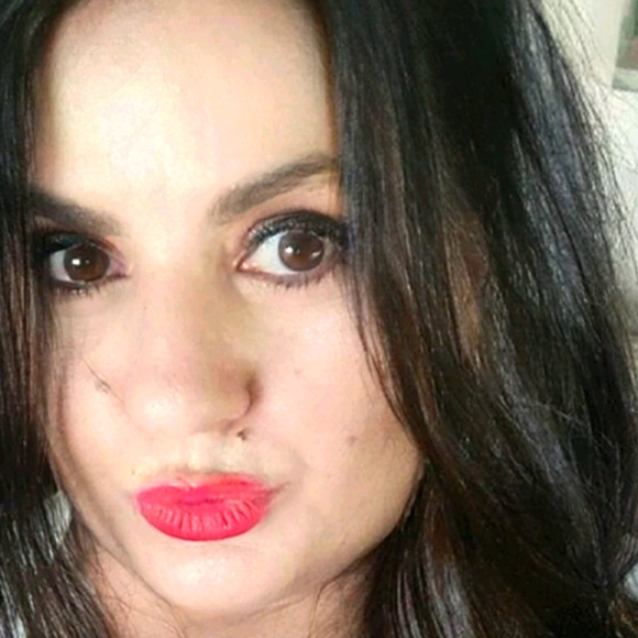 Meet your Posher, Pia - Picture 1 of 1